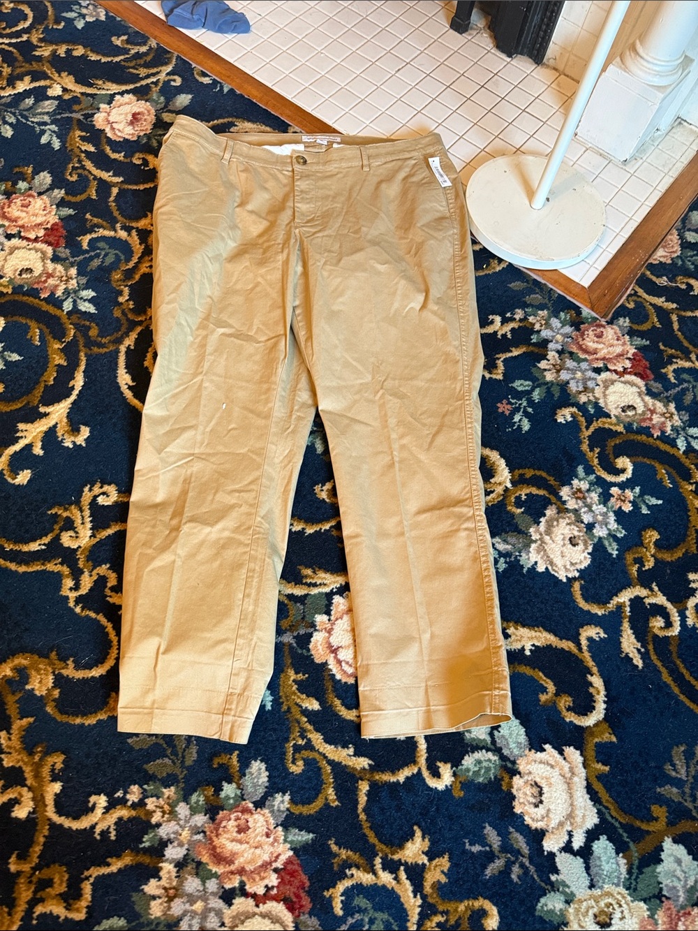 Amazon Essentials women’s plus size chinos in tan- NWT
